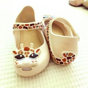 Mini Melissa giraffe dress shoes .